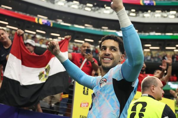 مصطفى شوبير يشيد ببونو: "حارس استثنائي بستايل فريد في ضربات الجزاء"