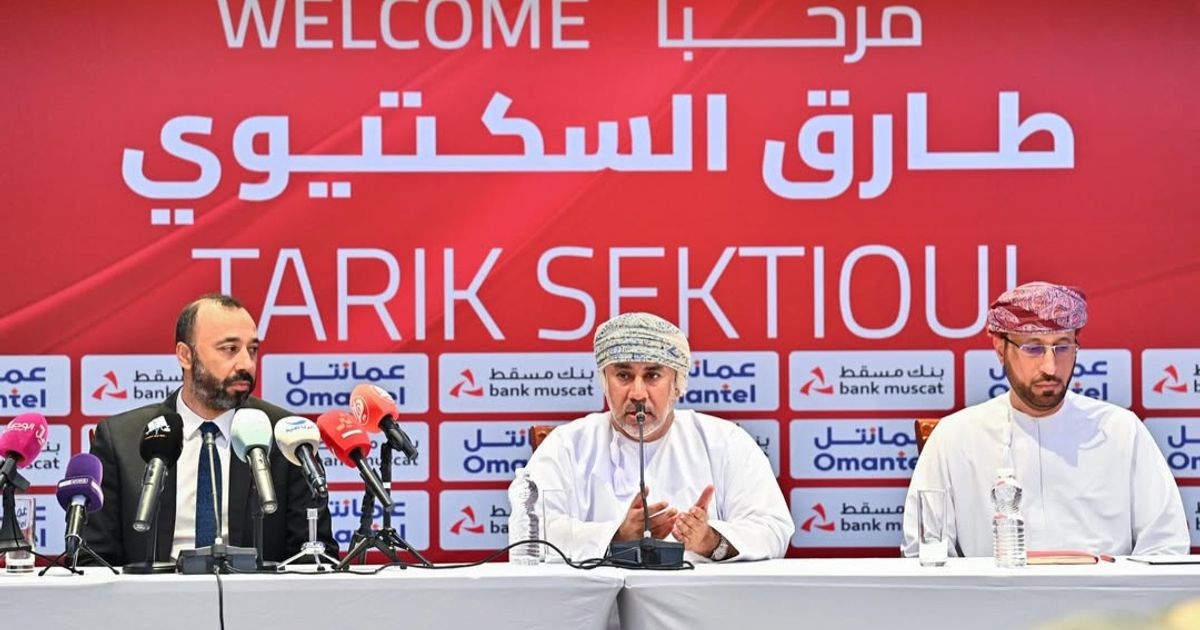 سليمان بن حمود رئيس الاتحاد العماني: "محظوظين بالتعاقد مع السكتيوي ونسعى لنقل التجربة المغربية للكرة العمانية"