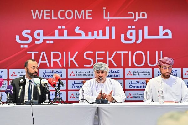 سليمان بن حمود رئيس الاتحاد العماني: "محظوظين بالتعاقد مع السكتيوي ونسعى لنقل التجربة المغربية للكرة العمانية"