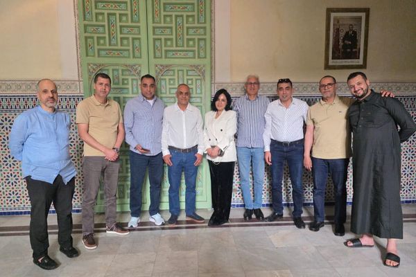 قنصلية المغرب بالجزائر تكرّم بعثة أولمبيك أسفي وتؤكد دعمها الكامل للفريق