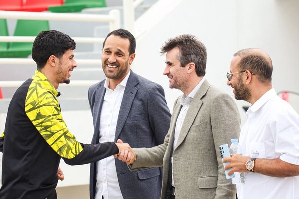 المغرب الفاسي يواكب استعداداته للشطر الثاني بزيارة إدارية وحضور مستشهر جديد