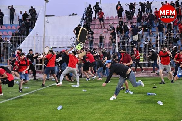 أعمال شغب بملعب المسيرة تمنع انطلاق مباراة أولمبيك أسفي واتحاد العاصمة