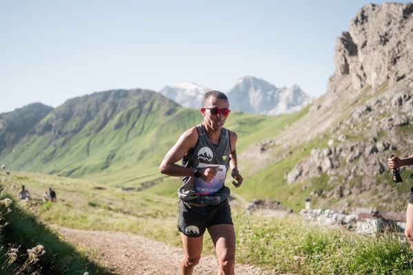 الحسين العزاوي يتألق عالميًا ويُتوج بمرحلة زيغاما من سلسلة “Golden Trail World Series”